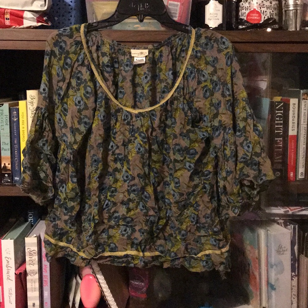 Slightly cropped blouse